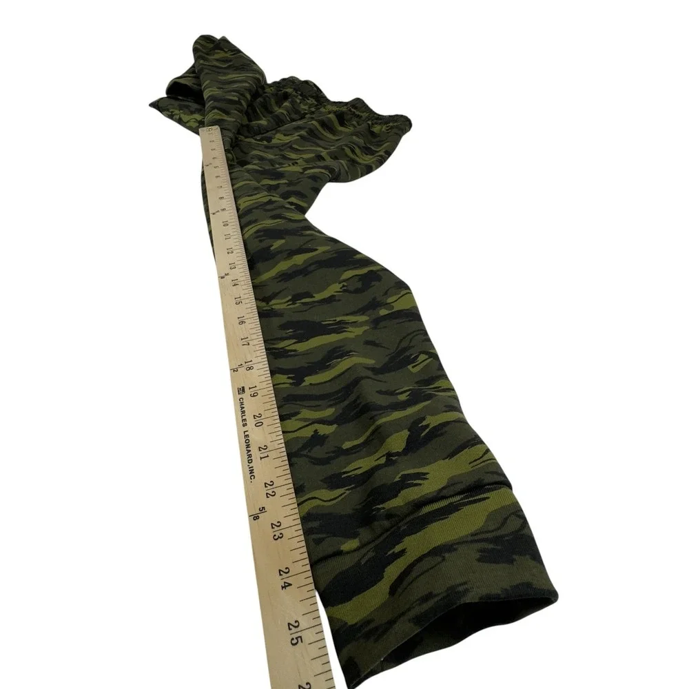 Carhartt Kids CK8446 Logo Fleece Camo Sweatpants - Green Camo Medium (10/12) NEW